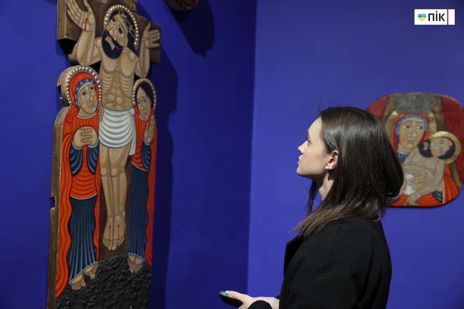 Святі, які не усміхаються: у Франківську відкрилася виставка Романа Зілінка "Земля" 22 IMG 9567 resize