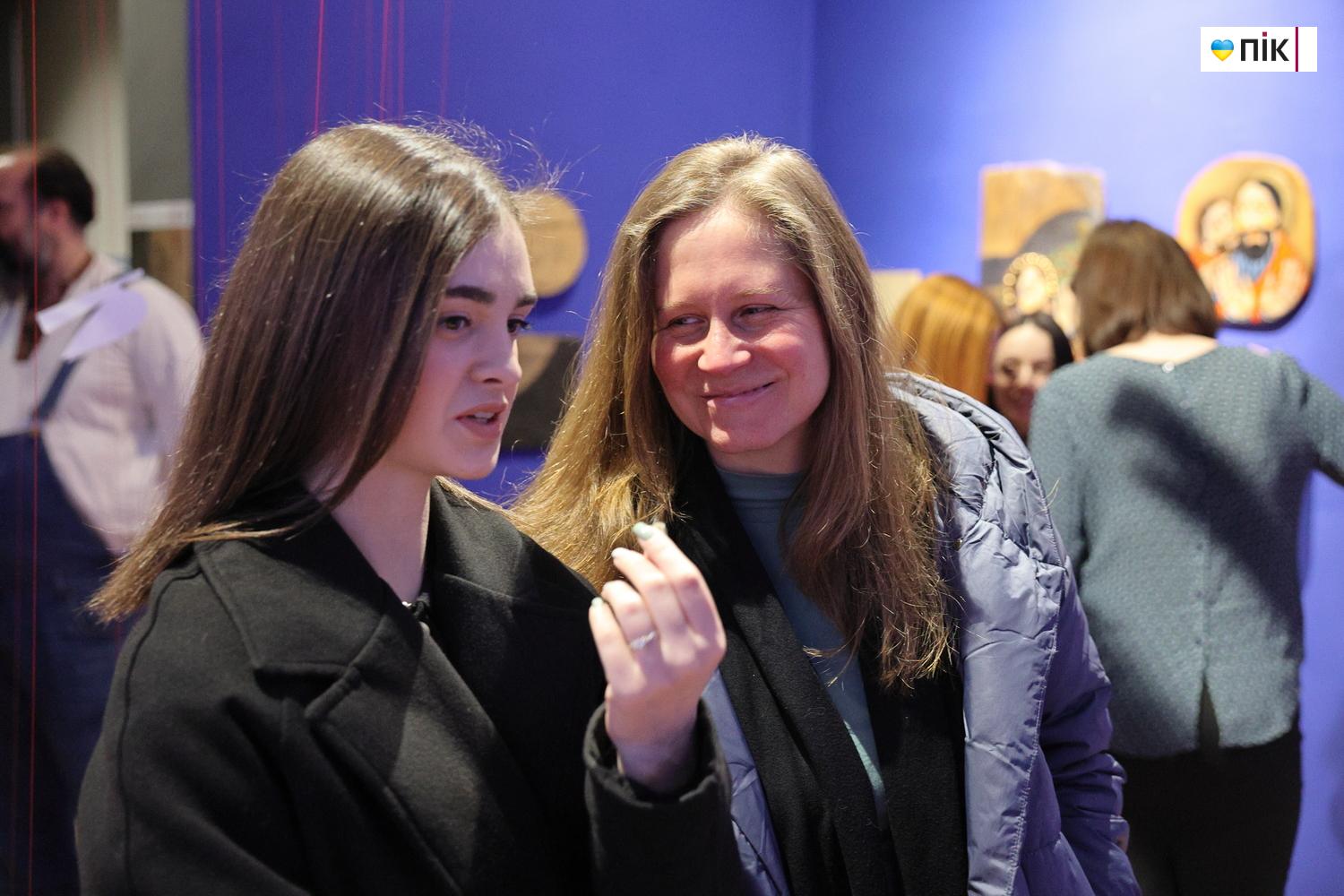 Святі, які не усміхаються: у Франківську відкрилася виставка Романа Зілінка "Земля" 24 IMG 9774 resize