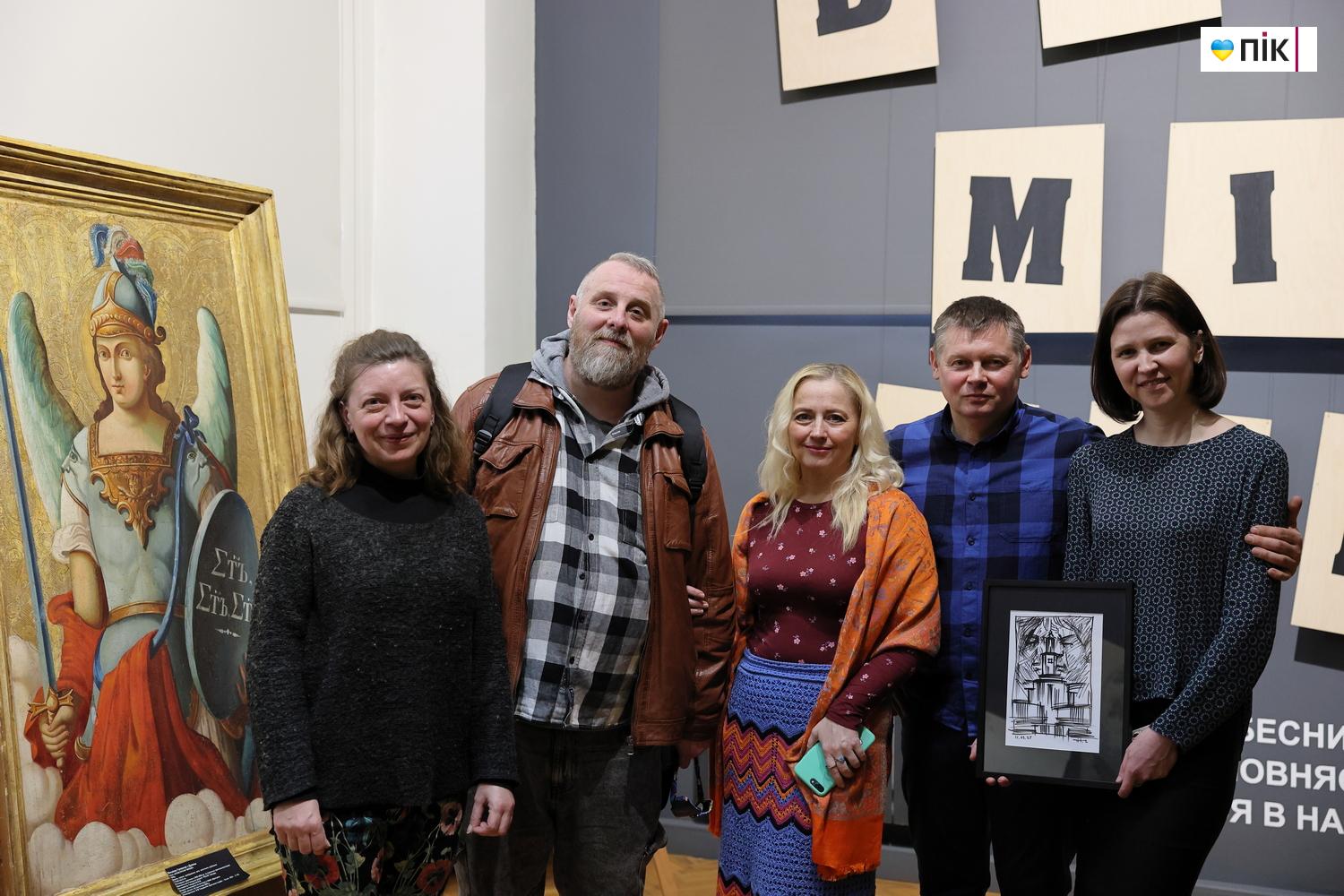 Святі, які не усміхаються: у Франківську відкрилася виставка Романа Зілінка "Земля" 25 IMG 9868 resize