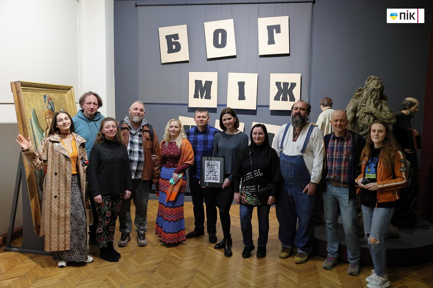 Святі, які не усміхаються: у Франківську відкрилася виставка Романа Зілінка "Земля" 26 IMG 9904 resize