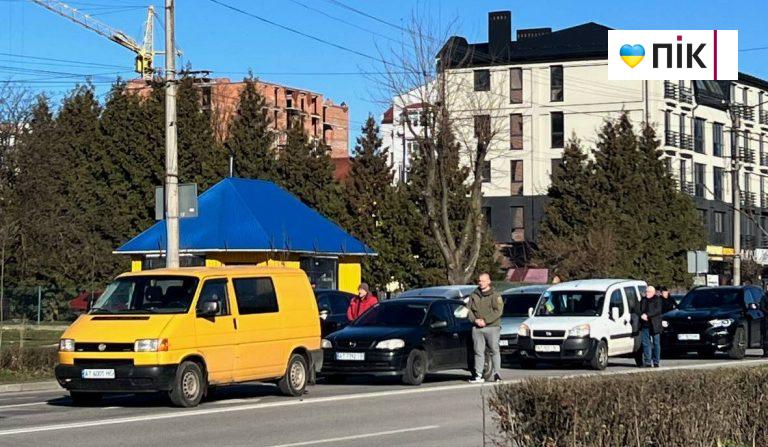 В Калуші вперше під час хвилини мовчання зупинили рух транспорту (ФОТО) 10 photo 2025 03 18 10 43 05