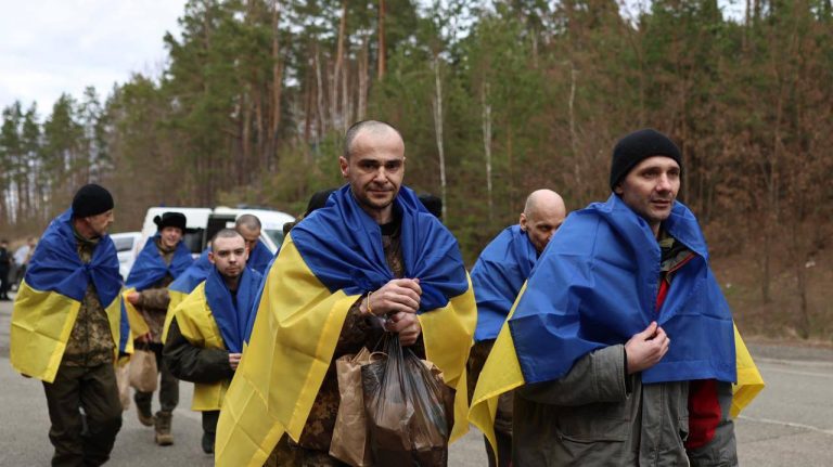 Один із найбільших обмінів: з полону повернули 197 українців 4 photo 5390948787532459862 y