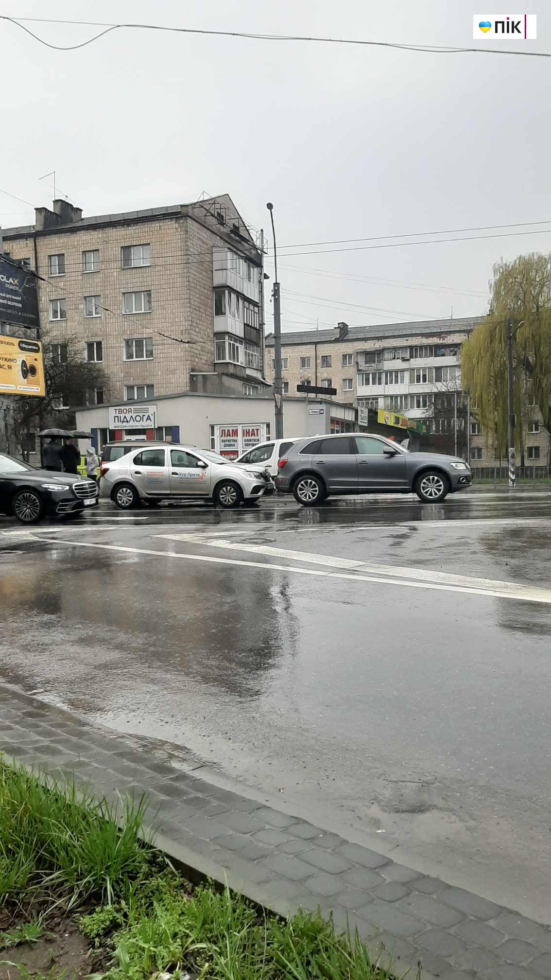Ранкова ДТП у Франківську спричинила величезні корки (ФОТО) 2 486161812 1213362713454377 8898575589939870077 n