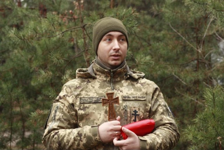 Андрій Семчук з Бурштинської громади служить на фронті військовим капеланом (ФОТО)