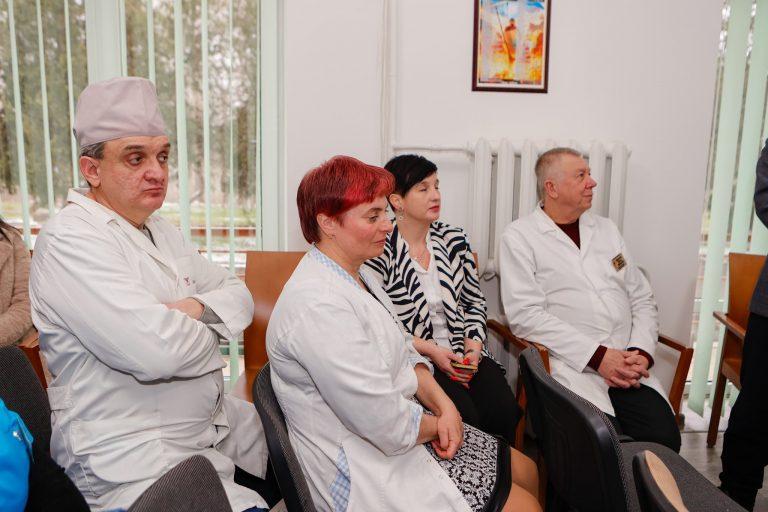 У Яремчанській лікарні планують відкрити реабілітаційне відділення (ФОТО) 6 У Франківську відкрили виставку Василя Красьохи (ФОТО)