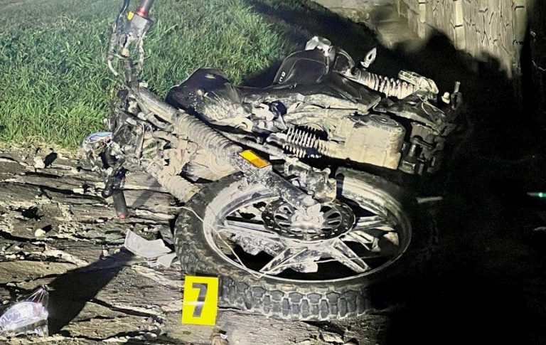 У Прикарпатті мотоцикл влетів у металеву огорожу: постраждали підлітки 7 488657905 670742858933280 4632453569051510027 n