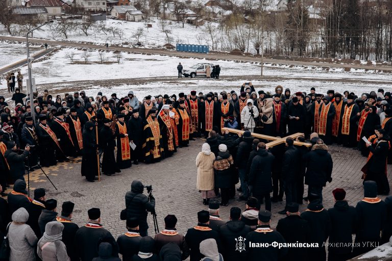 Особлива молитва: у Старуні відбулася Архієпархіальна Хресна дорога (ФОТО) 5 Особлива молитва: у Старуні відбулася Архієпархіальна Хресна дорога (ФОТО)