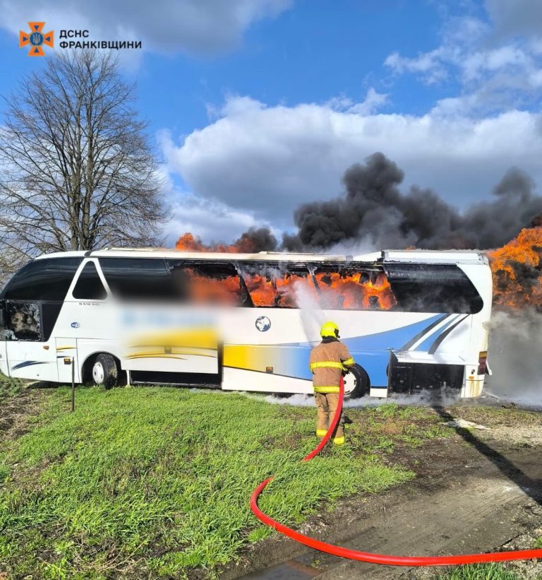 На Коломийщині горіли два автобуси: що відомо (ФОТО) 9 489989043 974483761507654 7098278401034700439 n