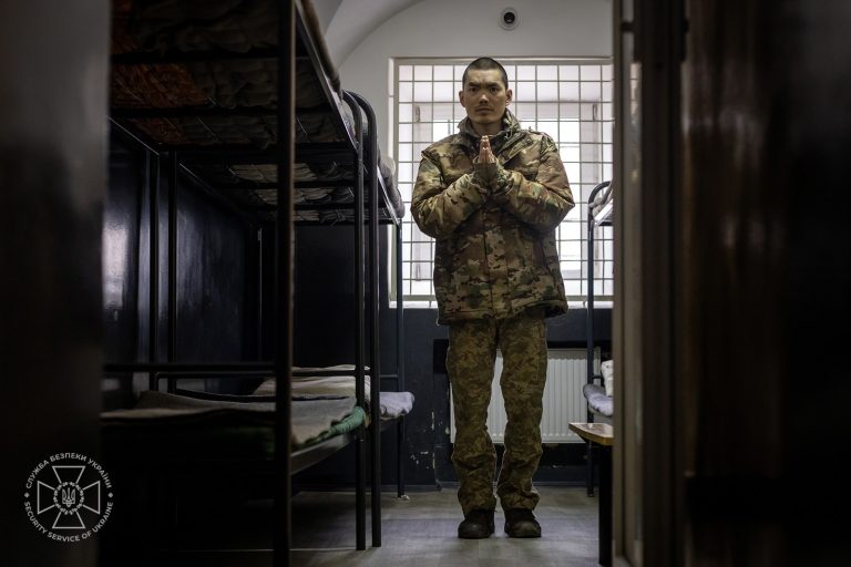 СБУ провела перший допит військовополонених китайців: що вони кажуть (ФОТО)