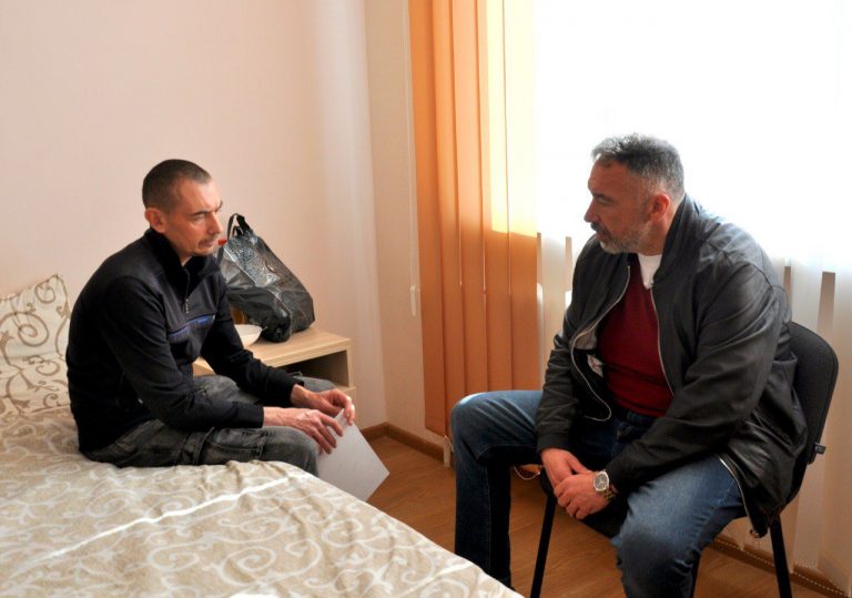Майже три роки випало з життя: як почувається воїн з Богородчан, який був у полоні (ФОТО) 2 Майже три роки випало з життя: як почувається воїн з Богородчан, який був у полоні (ФОТО)