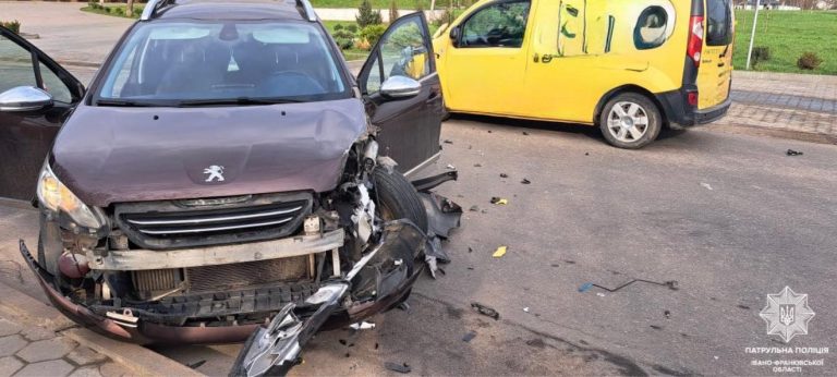 У Франківську зіткнулися два автомобілі: на водія склали три адмінпротоколи (ФОТО) 2 491940043 1118684916965785 7230417999741128146 n