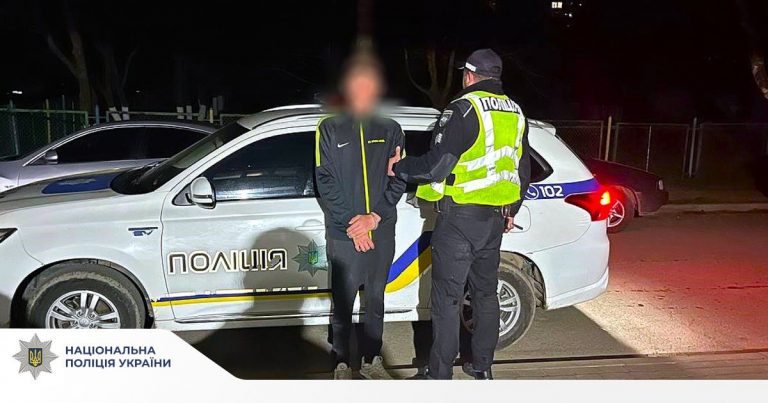 У Коломиї чоловік запальничкою підпалив чуже авто (ФОТО) 8 У Коломиї чоловік запальничкою підпалив чуже авто (ФОТО)