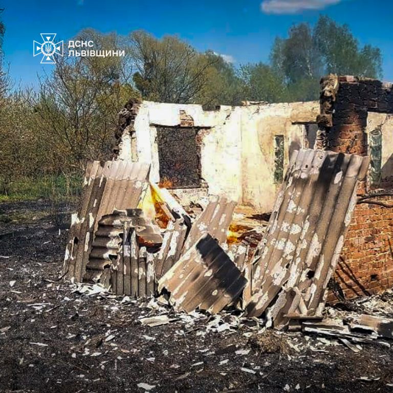На Львівщині через пожежу сухої трави згоріли 11 дачних будинків (ФОТО) 11 492411263 1003426148549586 1171534475900324316 n