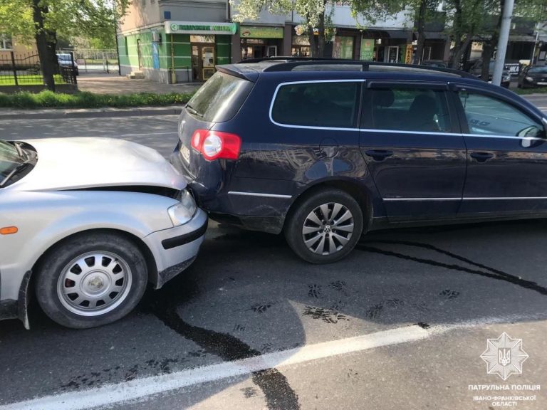 У Франківську водій напідпитку влаштував ДТП (ФОТОФАКТ) 8 493066500 1126492219518388 8681819232506778938 n