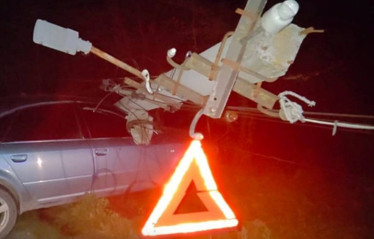 У Калуші легковик з’їхав з дороги та врізався в електроопору (ФОТО) 9 493264044 122121193598773237 374223946697539026 n