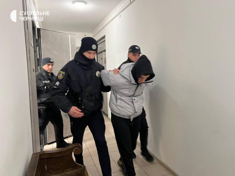 Побив до смерті 27-річну дівчину: на Буковині затримали 18-річного вбивцю (ФОТО) 6 Побив до смерті 27-річну дівчину: на Буковині затримали 18-річного вбивцю (ФОТО)