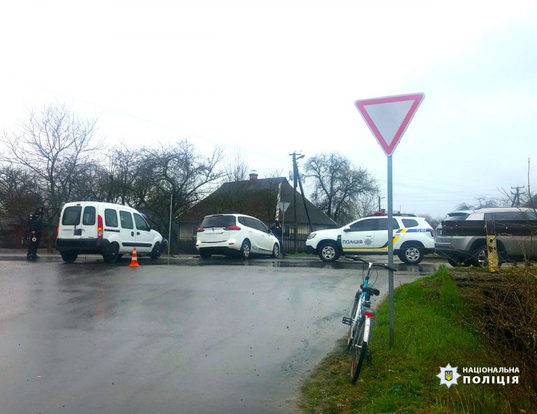На Богородчанщині зіткнулися «Opel Zafira» та «Renault Kangoo»: хто винуватець ДТП (ФОТО) 12 На Богородчанщині зіткнулися «Opel Zafira» та «Renault Kangoo»: хто винуватець ДТП (ФОТО)