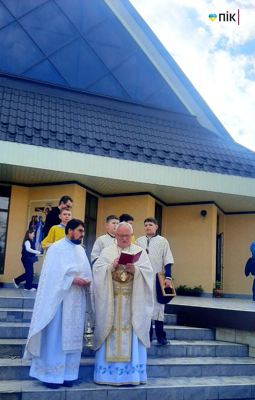 Люди Прикарпаття: Великодні торжества на парафії Христа Чоловіколюбця у Франківську 9 73744e6b 71d4 4bed 8780 6e80e7322381