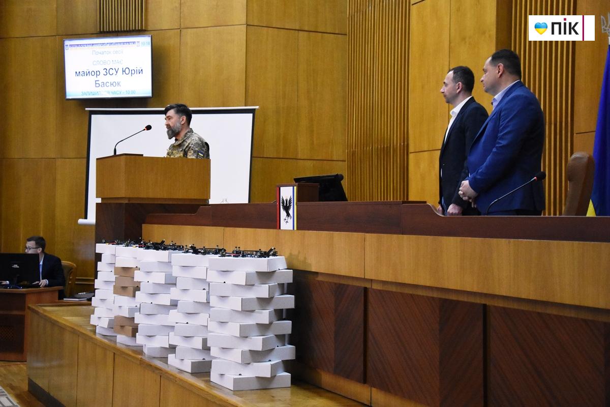 На сесії Франківської міськради передали 50 fpv-дронів для 63-ї бригади (ФОТО) 5 DSC 0632