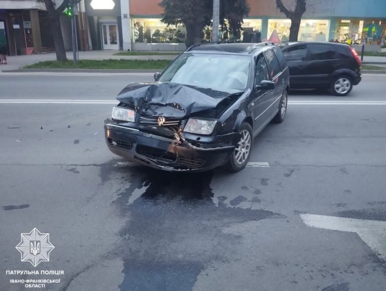 Три автівки зіштовхнулися у Франківську 9 FB IMG 1745054196779