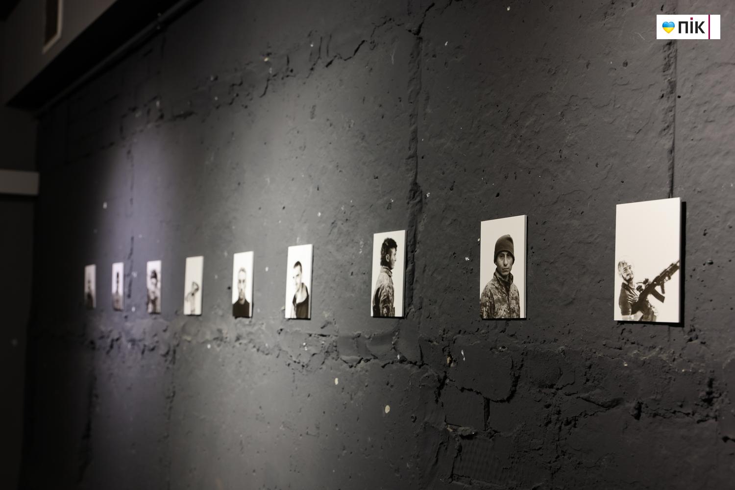 У Франківську відкрили фотовиставку присвячену добровольцям (ФОТО) 15 G71A8827 resize