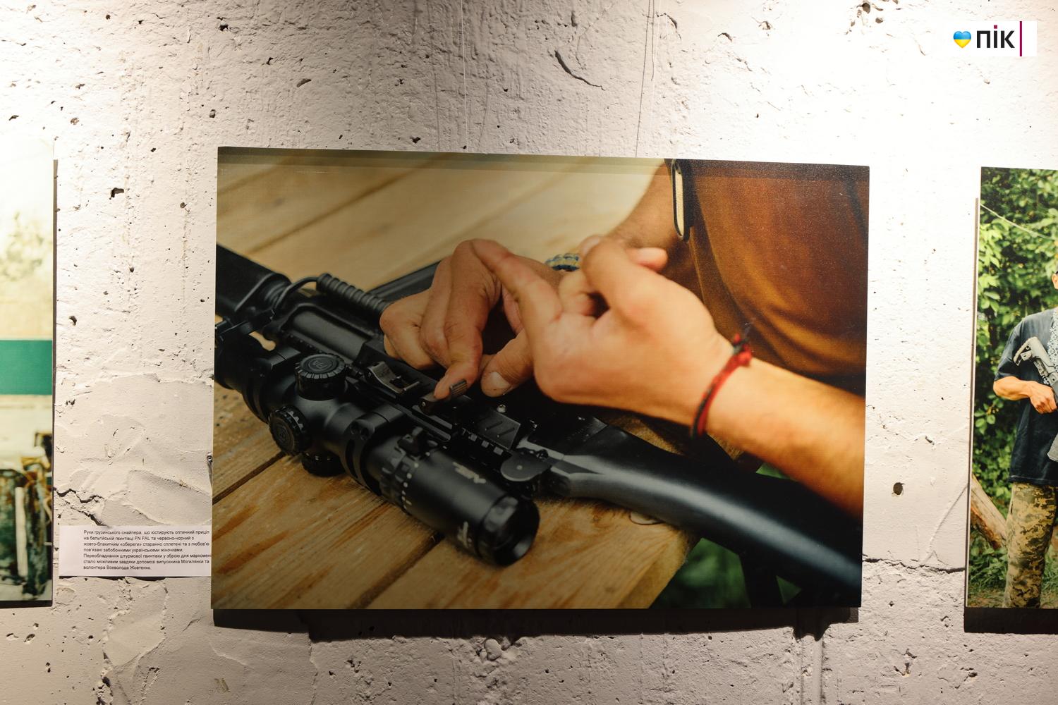 У Франківську відкрили фотовиставку присвячену добровольцям (ФОТО) 14 G71A8907 resize