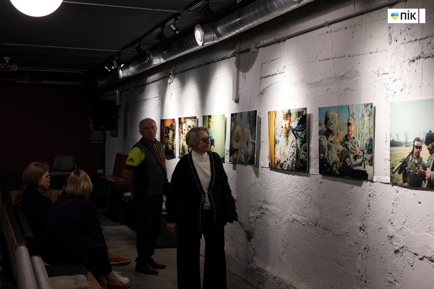 У Франківську відкрили фотовиставку присвячену добровольцям (ФОТО) 13 G71A8930 resize