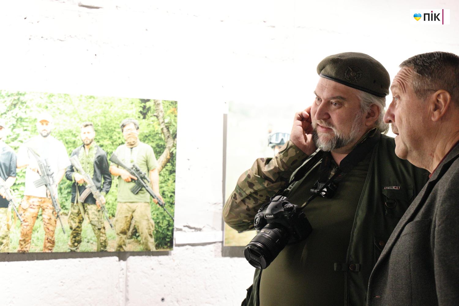 У Франківську відкрили фотовиставку присвячену добровольцям (ФОТО) 12 G71A9022 resize