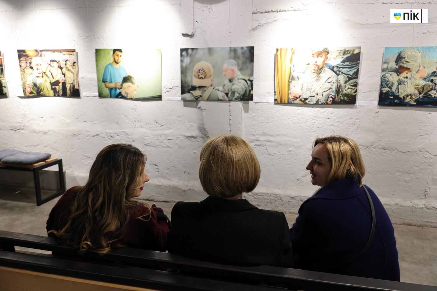 У Франківську відкрили фотовиставку присвячену добровольцям (ФОТО) 10 G71A9053 resize