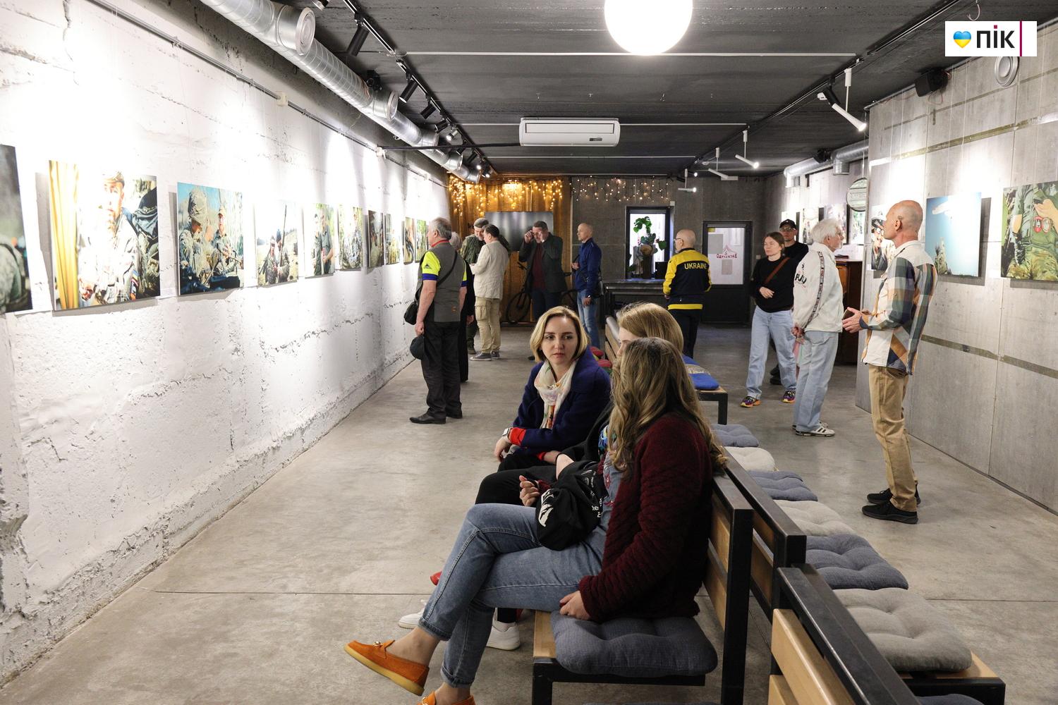 У Франківську відкрили фотовиставку присвячену добровольцям (ФОТО) 9 G71A9090 resize