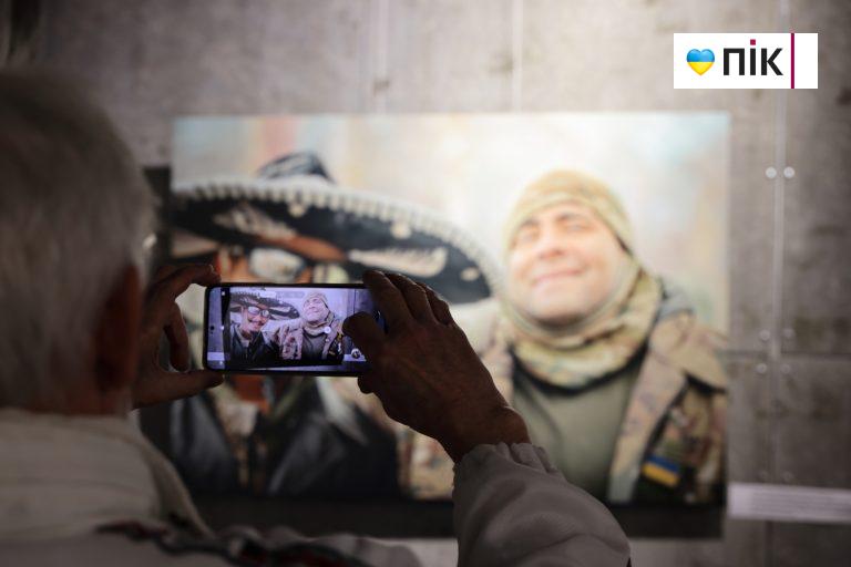 У Франківську відкрили фотовиставку присвячену добровольцям (ФОТО)