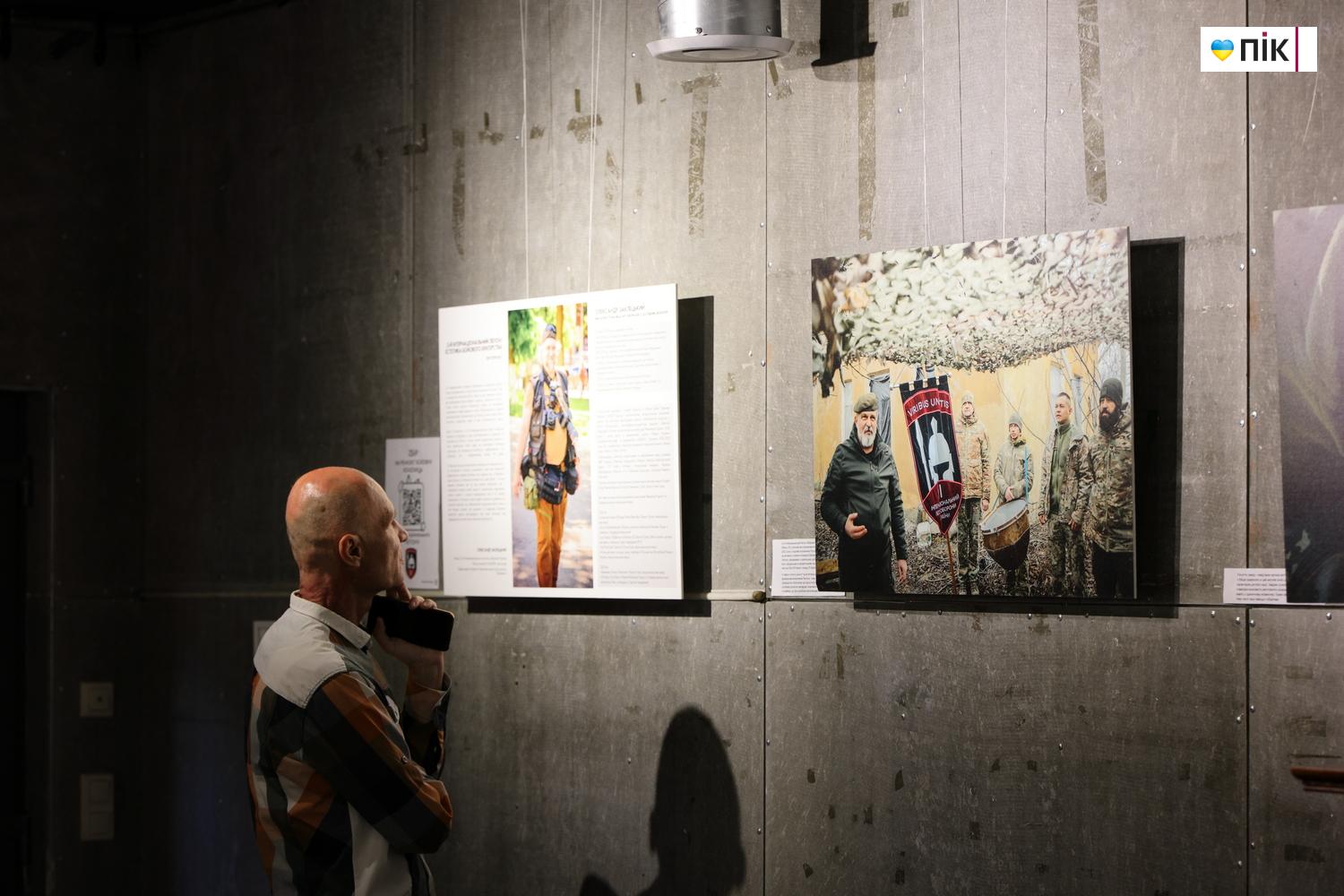 У Франківську відкрили фотовиставку присвячену добровольцям (ФОТО) 7 G71A9246 resize