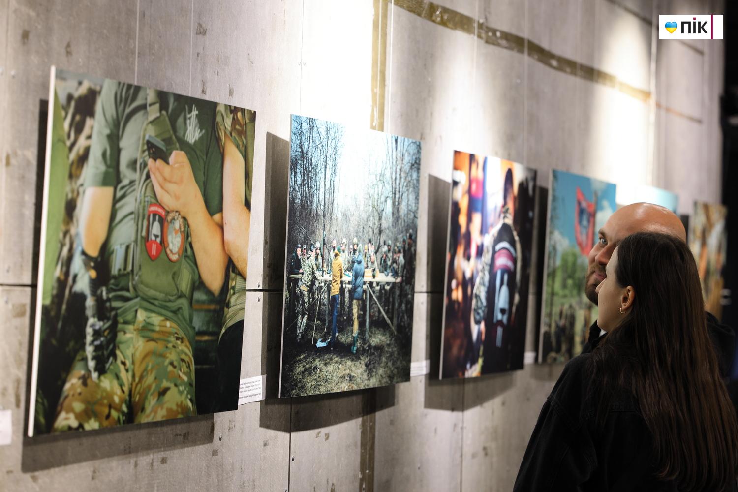 У Франківську відкрили фотовиставку присвячену добровольцям (ФОТО) 6 G71A9252 resize