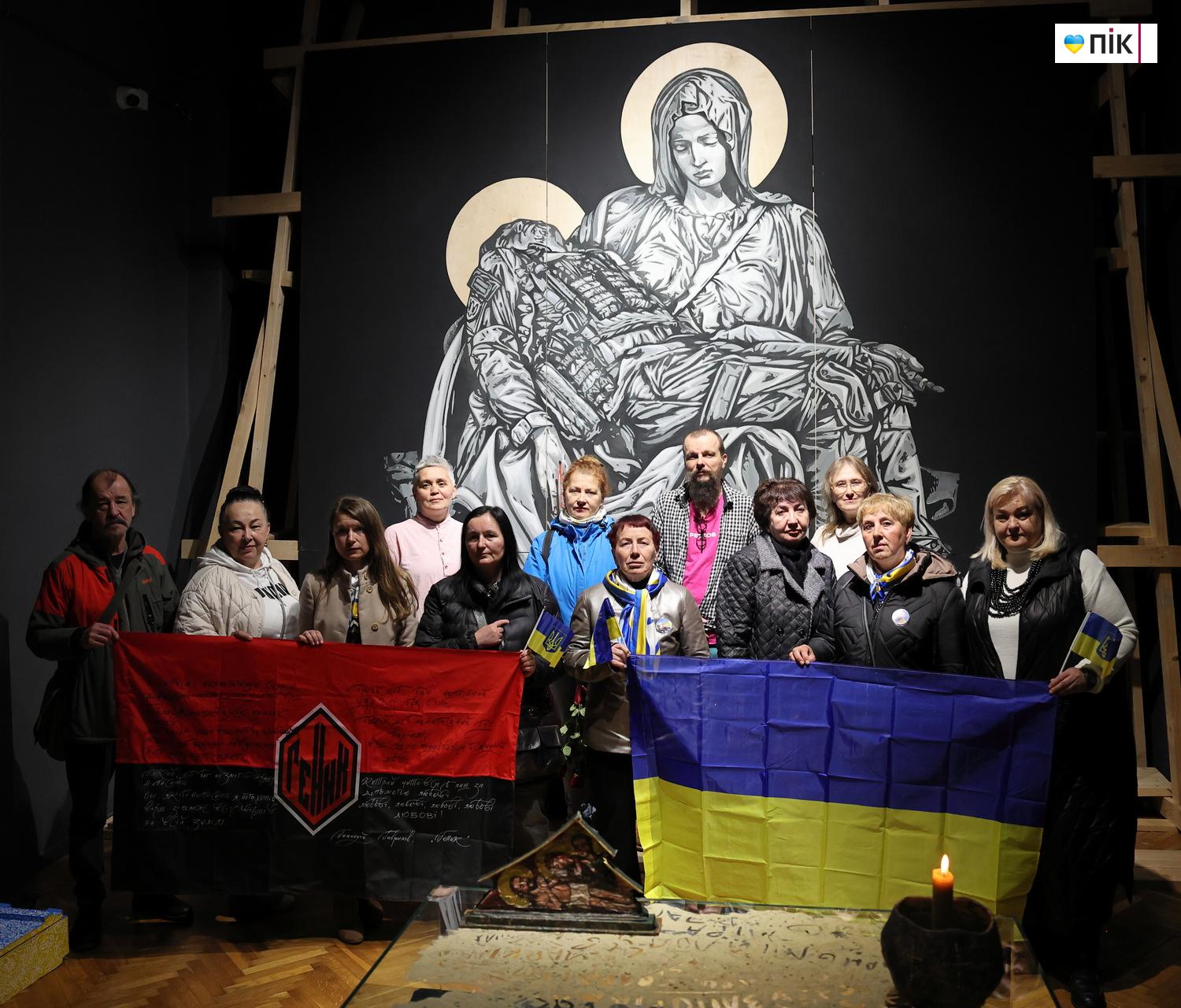 В Івано-Франківську відкрили монументальну композицію "П'єта" Андрія Єрмоленка (ФОТО) 7 IMG 2168 resize