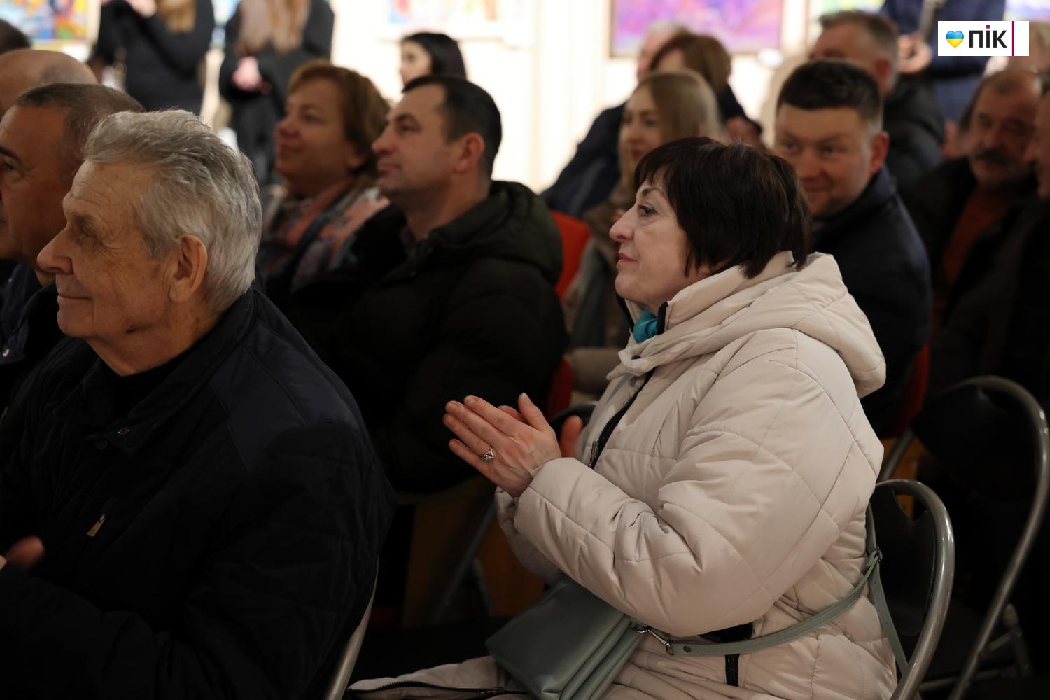 "Своєрідне": у Франківську відкрилася виставка Володимира Сандюка (ФОТО) 23 IMG 3563 resize