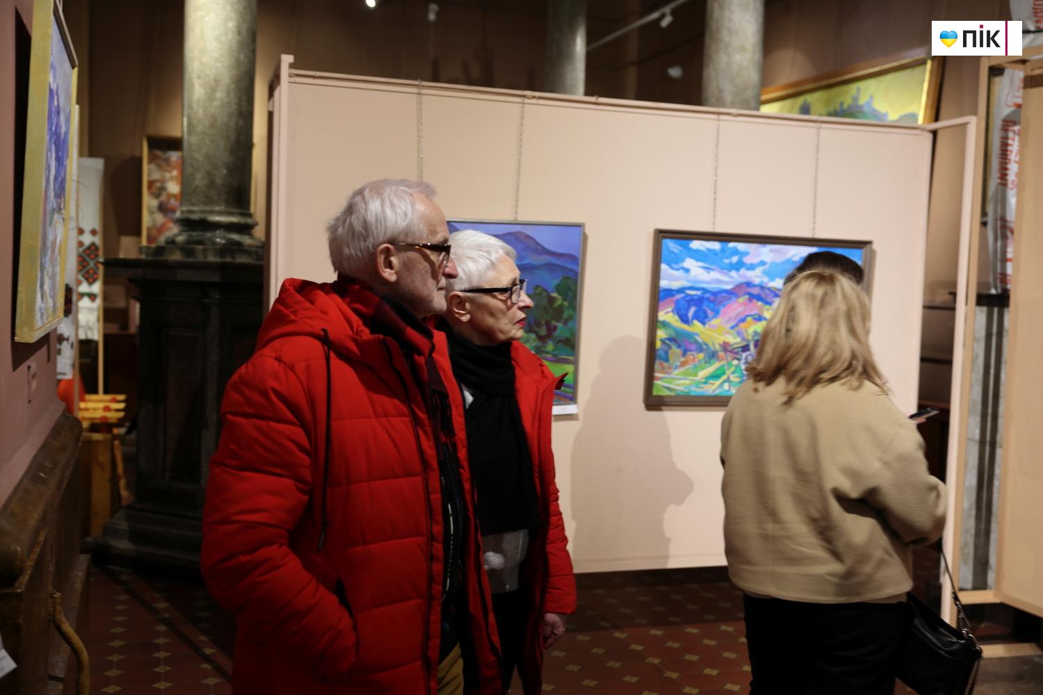 "Своєрідне": у Франківську відкрилася виставка Володимира Сандюка (ФОТО) 33 IMG 3650 resize