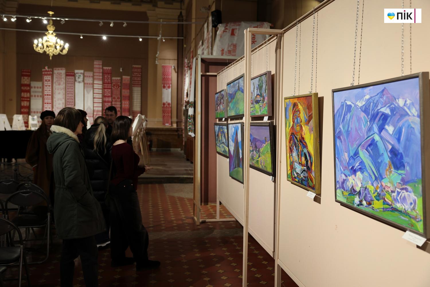 "Своєрідне": у Франківську відкрилася виставка Володимира Сандюка (ФОТО) 35 IMG 3714 resize