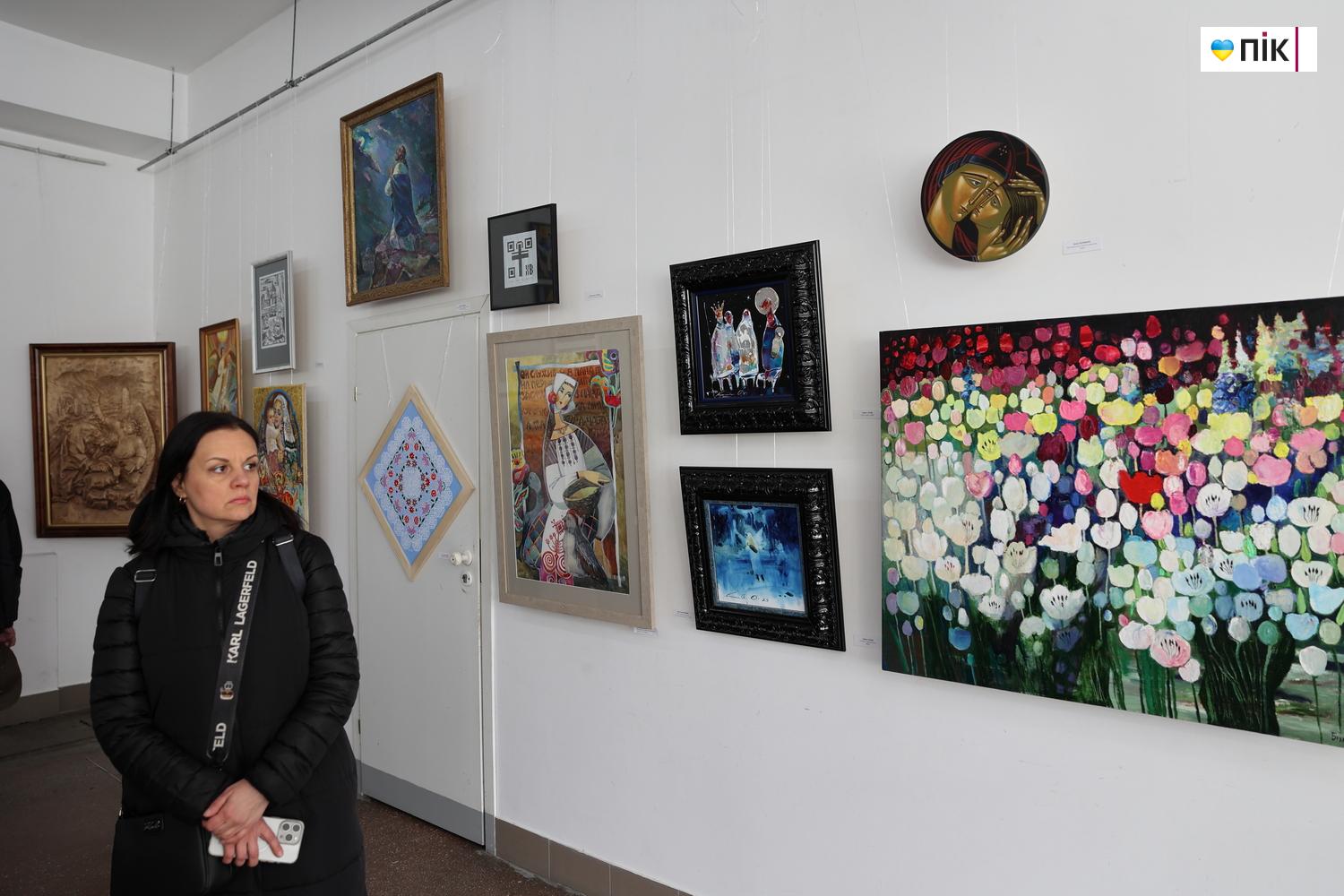 Близько 100 картин: у Франківську відкрили художню виставку "Великодня" (ФОТО) 14 IMG 3783 resize