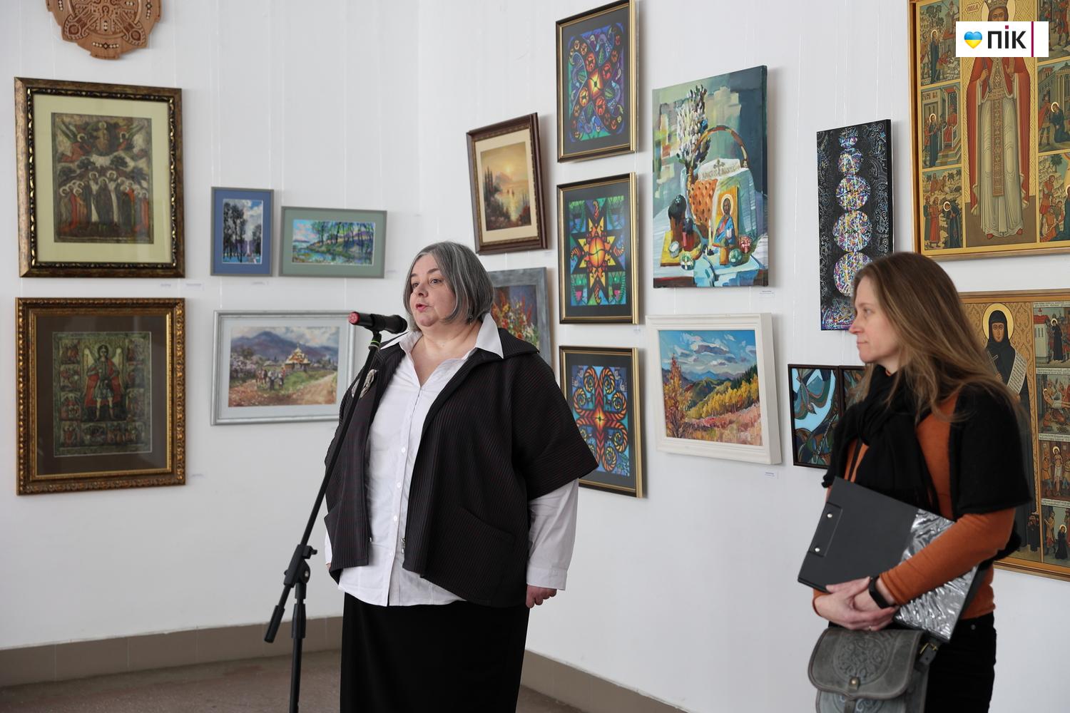 Близько 100 картин: у Франківську відкрили художню виставку "Великодня" (ФОТО) 11 IMG 3795 resize
