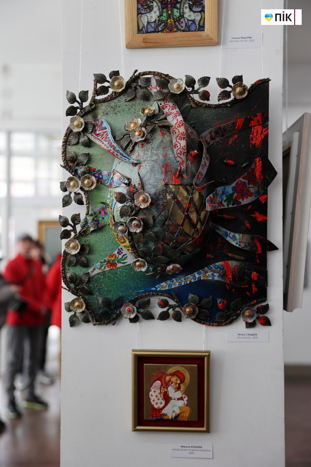 Близько 100 картин: у Франківську відкрили художню виставку "Великодня" (ФОТО) 24 IMG 3816 resize 1