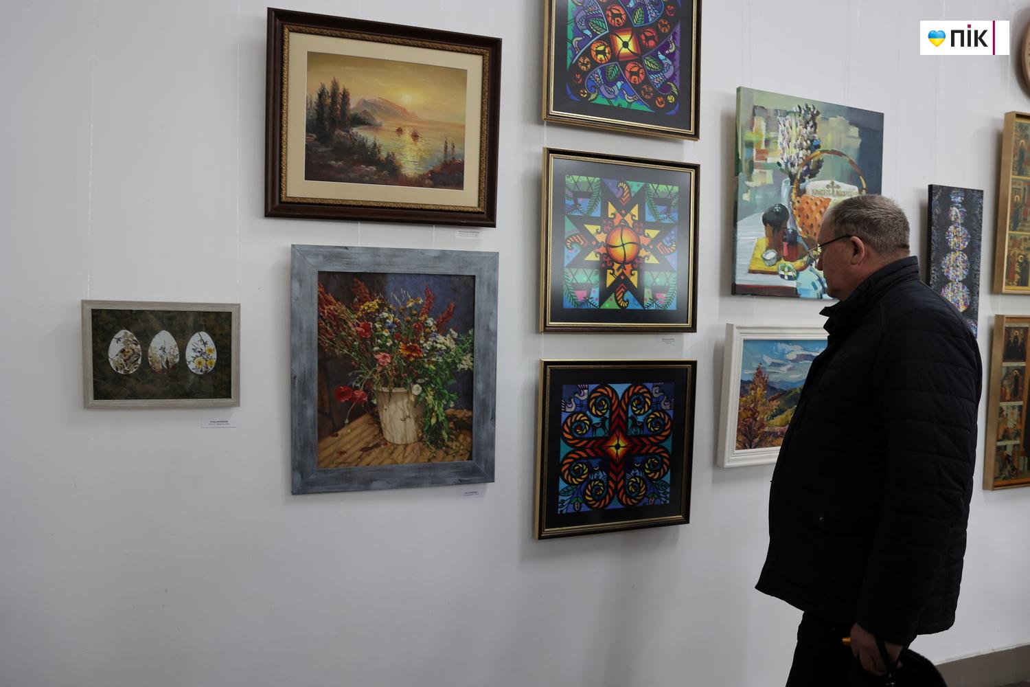 Близько 100 картин: у Франківську відкрили художню виставку "Великодня" (ФОТО) 5 IMG 3885 resize