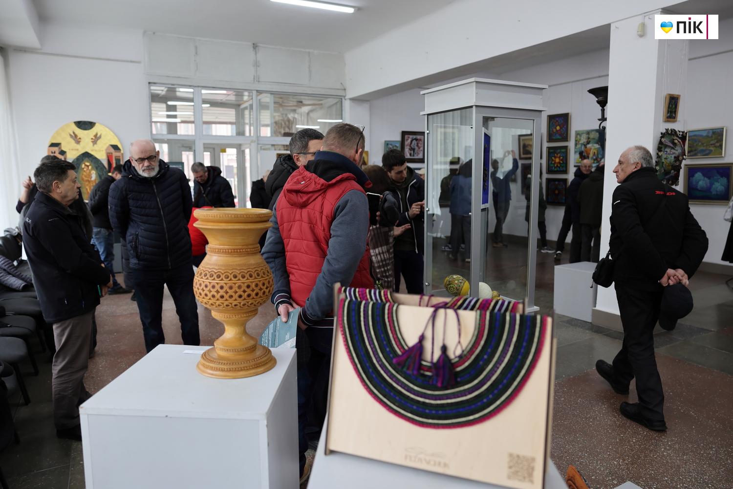 Близько 100 картин: у Франківську відкрили художню виставку "Великодня" (ФОТО) 3 IMG 3920 resize