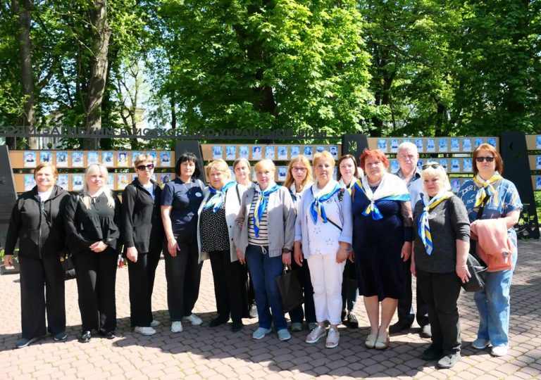 Люди Прикарпаття: в Івано-Франківську пролунав "Дзвін пам’яті" (ФОТО) 10 f89bc592 6f53 4966 a79c 5d51af5985a2