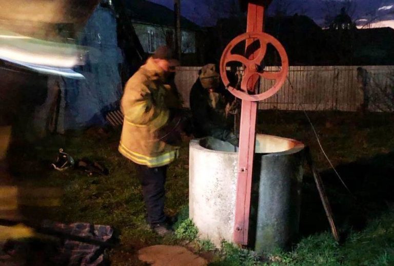 На Коломийщині рятувальники витягнули тіло жінки з колодязя (ФОТО) 5 photo 2025 04 05 09 22 05