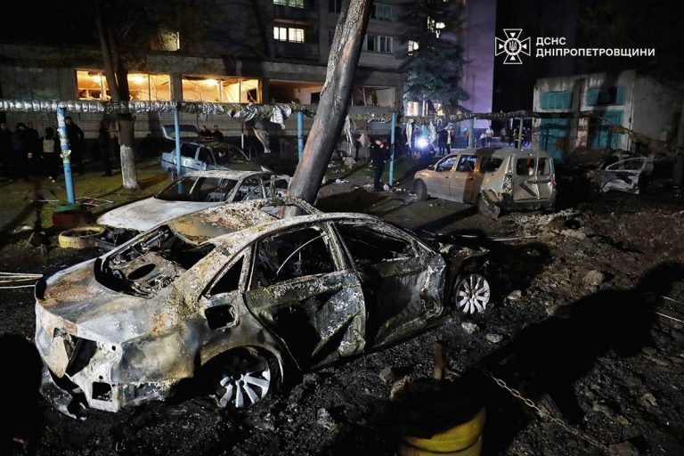росіяни безпілотниками вдарили по Дніпру: є загиблі та поранені (ФОТО) 12 photo 2025 04 17 06 50 16