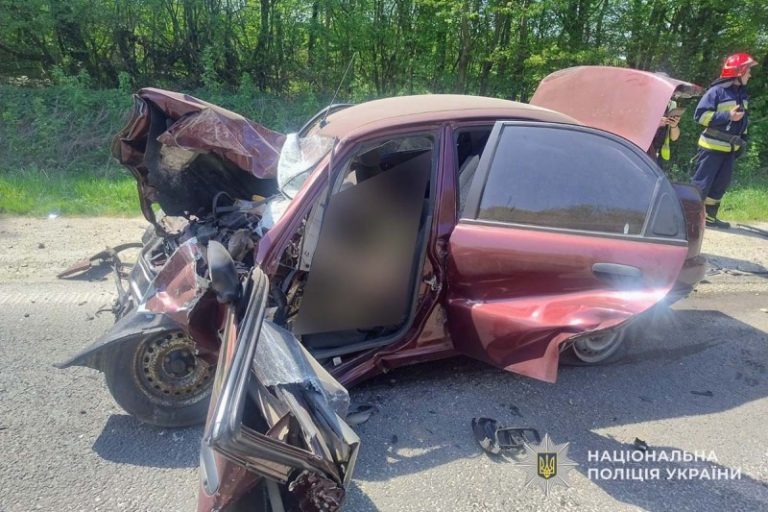 Смертельна аварія на Тернопільщині: зіткнулися вантажівка та легковик (ФОТО) 11 Смертельна аварія на Тернопільщині: зіткнулися вантажівка та легковик (ФОТО)