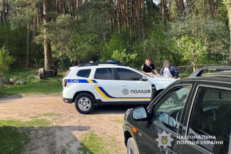 Сусіди почули вибух: на Тернопільщині чоловік підірвав гранату (ФОТО) 5 v8 8fc6ef1cbf86360c7aa10baae8c71577 resized 04ebc450dab217f6dfc36ea062a3ec9cce9421ba