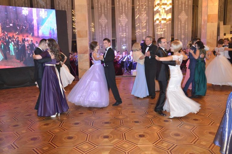 Франківців запрошують на благодійний бал на підтримку 102 бригади ТрО в драмтеатрі 12 Франківців запрошують на благодійний бал на підтримку 102 бригади ТрО в драмтеатрі