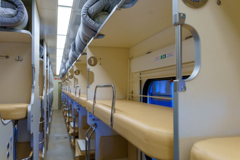 Вперше за понад 30 років: Укрзалізниця отримала нові плацкартні вагони (ФОТО) 11 Вперше за понад 30 років: Укрзалізниця отримала нові плацкартні вагони (ФОТО)