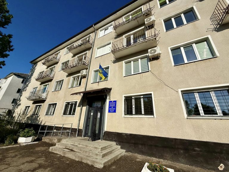 У Калуші встановили сонячні панелі на даху дитячої поліклініки (ФОТО) 3 493703228 729089686309201 8110800888696376159 n